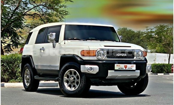 Buy Import Toyota FJ Cruiser White Car in Import - Dubai in Antigua