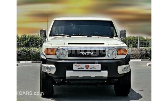 Buy Import Toyota FJ Cruiser White Car in Import - Dubai in Antigua Buy Import Toyota FJ Cruiser White Car in Import - Dubai in Antigua