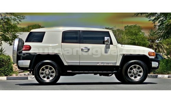 Buy Import Toyota FJ Cruiser White Car in Import - Dubai in Antigua Buy Import Toyota FJ Cruiser White Car in Import - Dubai in Antigua