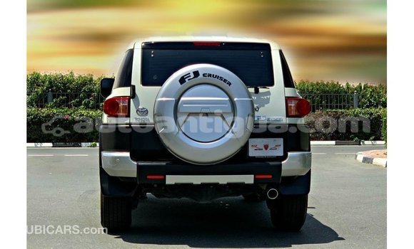 Buy Import Toyota FJ Cruiser White Car in Import - Dubai in Antigua Buy Import Toyota FJ Cruiser White Car in Import - Dubai in Antigua