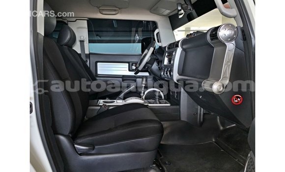 Buy Import Toyota FJ Cruiser White Car in Import - Dubai in Antigua Buy Import Toyota FJ Cruiser White Car in Import - Dubai in Antigua