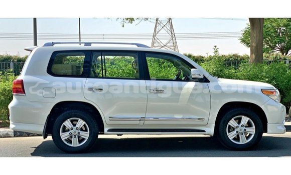 Buy Import Toyota Land Cruiser White Car in Import - Dubai in Antigua Buy Import Toyota Land Cruiser White Car in Import - Dubai in Antigua