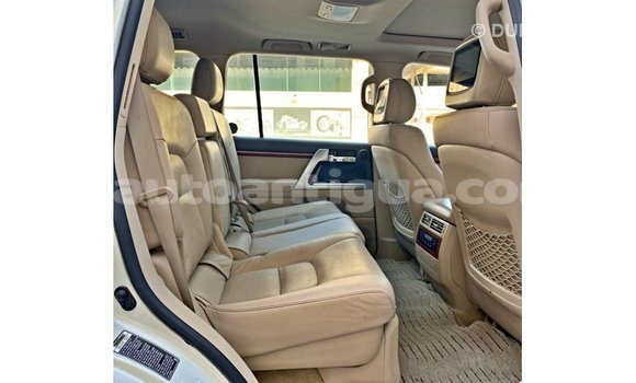 Buy Import Toyota Land Cruiser White Car in Import - Dubai in Antigua Buy Import Toyota Land Cruiser White Car in Import - Dubai in Antigua