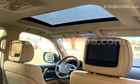 Buy Import Toyota Land Cruiser White Car in Import - Dubai in Antigua Buy Import Toyota Land Cruiser White Car in Import - Dubai in Antigua