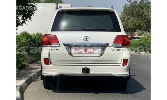 Buy Import Toyota Land Cruiser White Car in Import - Dubai in Antigua Buy Import Toyota Land Cruiser White Car in Import - Dubai in Antigua