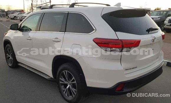 Buy Import Toyota Highlander White Car in Import - Dubai in Antigua