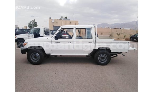 Buy Import Toyota Land Cruiser White Car in Import - Dubai in Antigua Buy Import Toyota Land Cruiser White Car in Import - Dubai in Antigua