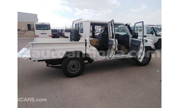 Buy Import Toyota Land Cruiser White Car in Import - Dubai in Antigua Buy Import Toyota Land Cruiser White Car in Import - Dubai in Antigua