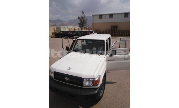 Buy Import Toyota Land Cruiser White Car in Import - Dubai in Antigua Buy Import Toyota Land Cruiser White Car in Import - Dubai in Antigua