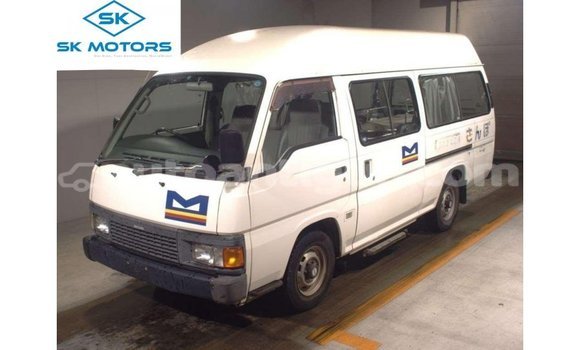 Buy Import Nissan Caravan White Car in Import - Dubai in Antigua