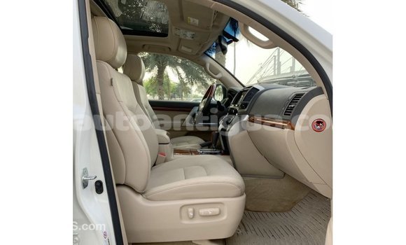 Buy Import Toyota Land Cruiser White Car in Import - Dubai in Antigua Buy Import Toyota Land Cruiser White Car in Import - Dubai in Antigua