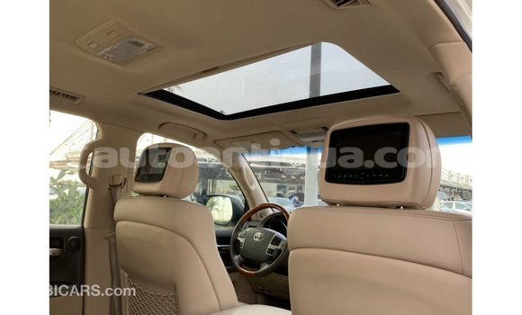 Buy Import Toyota Land Cruiser White Car in Import - Dubai in Antigua Buy Import Toyota Land Cruiser White Car in Import - Dubai in Antigua