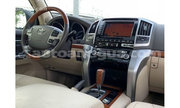 Buy Import Toyota Land Cruiser White Car in Import - Dubai in Antigua Buy Import Toyota Land Cruiser White Car in Import - Dubai in Antigua
