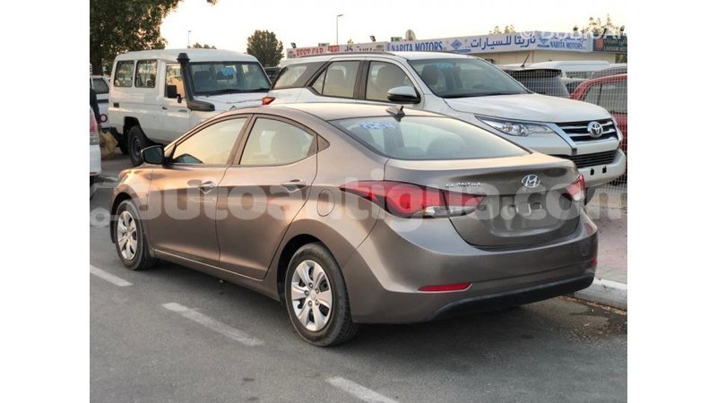 Big with watermark hyundai elantra antigua import dubai 3359
