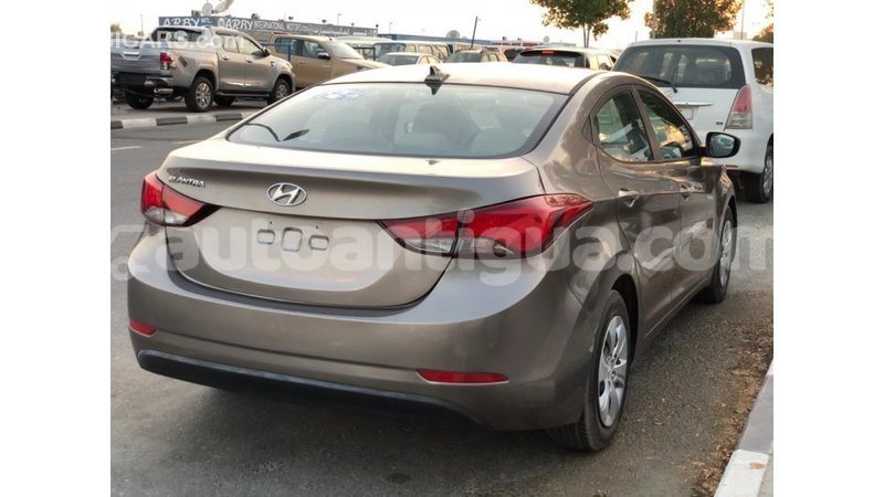 Big with watermark hyundai elantra antigua import dubai 3359