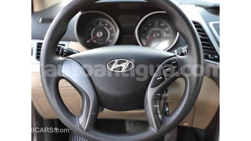 Big with watermark hyundai elantra antigua import dubai 3359