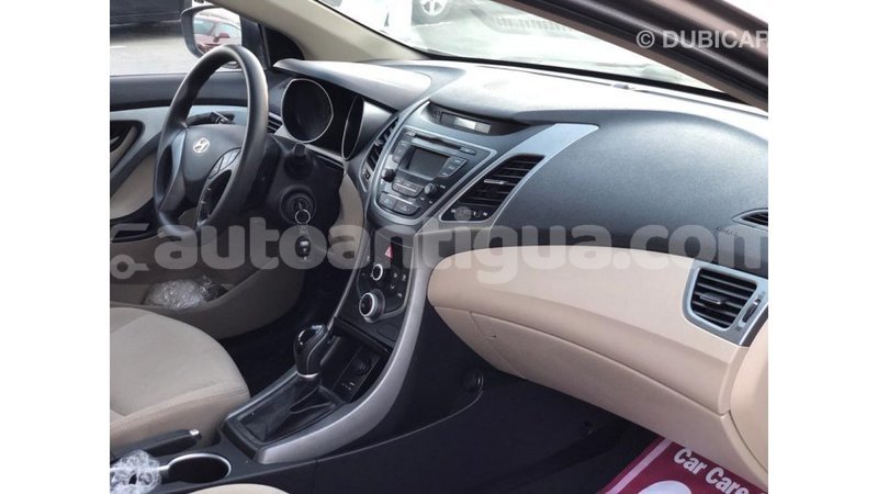 Big with watermark hyundai elantra antigua import dubai 3359