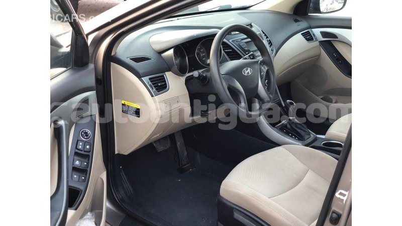 Big with watermark hyundai elantra antigua import dubai 3359