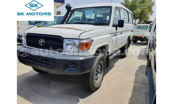 Buy Import Toyota Land Cruiser White Car in Import - Dubai in Antigua