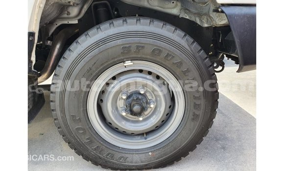 Buy Import Toyota Land Cruiser White Car in Import - Dubai in Antigua Buy Import Toyota Land Cruiser White Car in Import - Dubai in Antigua