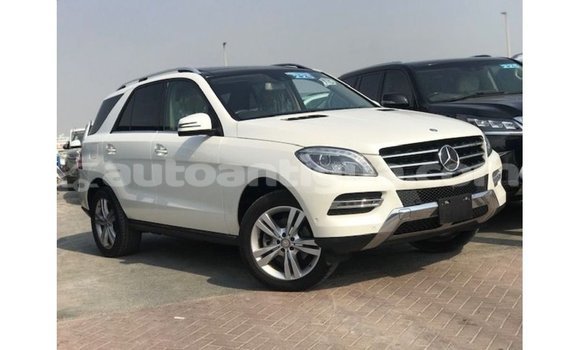 Buy Import Mercedes-Benz 190 (W201) White Car in Import - Dubai in Antigua