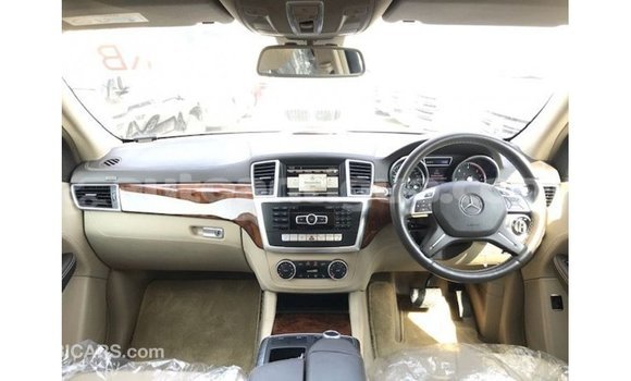 Buy Import Mercedes-Benz 190 (W201) White Car in Import - Dubai in Antigua Buy Import Mercedes-Benz 190 (W201) White Car in Import - Dubai in Antigua