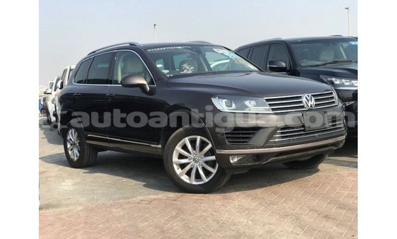 Buy Import Volkswagen Touareg Brown Car in Import - Dubai in Antigua