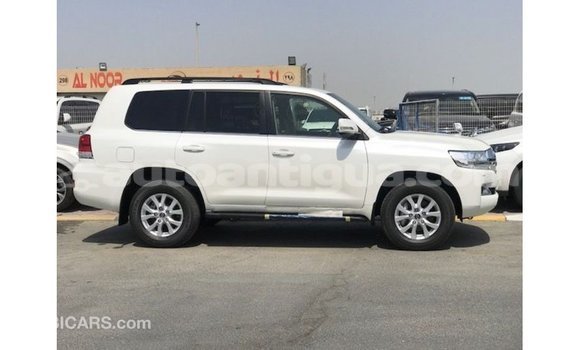 Buy Import Toyota Land Cruiser White Car in Import - Dubai in Antigua Buy Import Toyota Land Cruiser White Car in Import - Dubai in Antigua