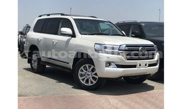 Buy Import Toyota Land Cruiser White Car in Import - Dubai in Antigua