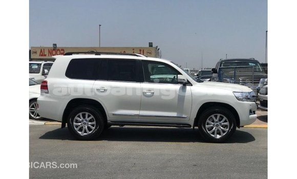 Buy Import Toyota Land Cruiser White Car in Import - Dubai in Antigua Buy Import Toyota Land Cruiser White Car in Import - Dubai in Antigua