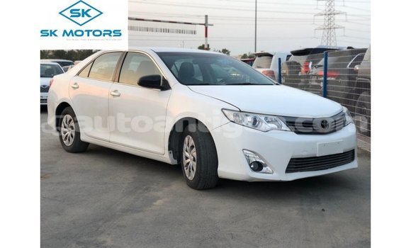 Buy Import Toyota Camry White Car in Import - Dubai in Antigua
