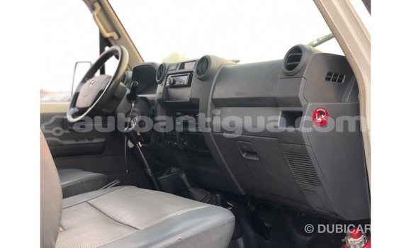 Buy Import Toyota Land Cruiser White Car in Import - Dubai in Antigua Buy Import Toyota Land Cruiser White Car in Import - Dubai in Antigua