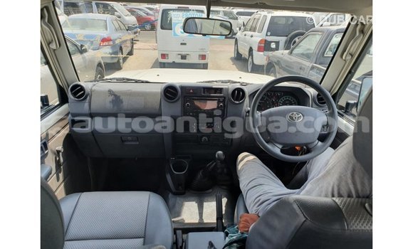 Buy Import Toyota Land Cruiser White Car in Import - Dubai in Antigua Buy Import Toyota Land Cruiser White Car in Import - Dubai in Antigua