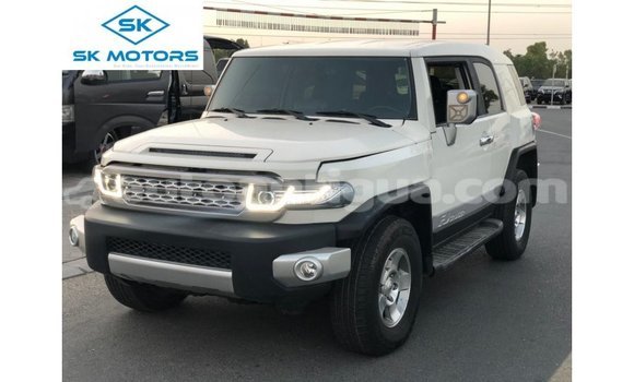 Buy Import Toyota FJ Cruiser White Car in Import - Dubai in Antigua Buy Import Toyota FJ Cruiser White Car in Import - Dubai in Antigua