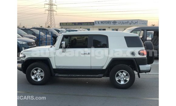 Buy Import Toyota FJ Cruiser White Car in Import - Dubai in Antigua Buy Import Toyota FJ Cruiser White Car in Import - Dubai in Antigua