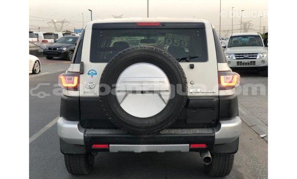 Buy Import Toyota FJ Cruiser White Car in Import - Dubai in Antigua Buy Import Toyota FJ Cruiser White Car in Import - Dubai in Antigua