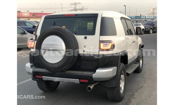 Buy Import Toyota FJ Cruiser White Car in Import - Dubai in Antigua Buy Import Toyota FJ Cruiser White Car in Import - Dubai in Antigua