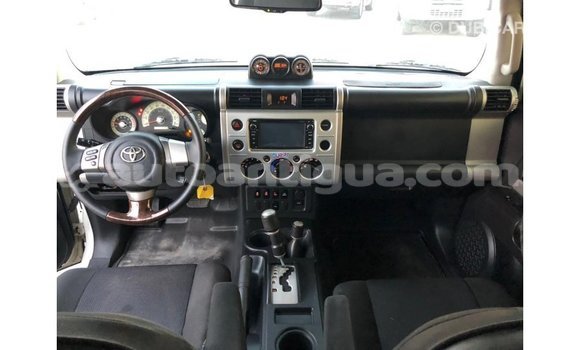 Buy Import Toyota FJ Cruiser White Car in Import - Dubai in Antigua Buy Import Toyota FJ Cruiser White Car in Import - Dubai in Antigua