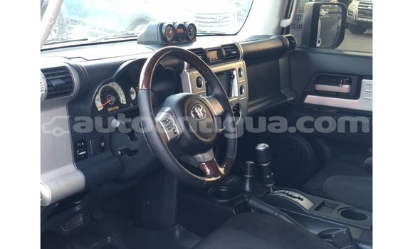 Buy Import Toyota FJ Cruiser White Car in Import - Dubai in Antigua Buy Import Toyota FJ Cruiser White Car in Import - Dubai in Antigua