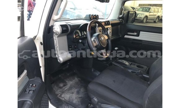 Buy Import Toyota FJ Cruiser White Car in Import - Dubai in Antigua Buy Import Toyota FJ Cruiser White Car in Import - Dubai in Antigua