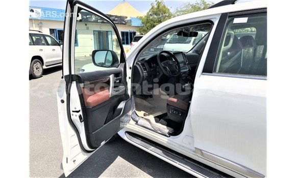 Buy Import Toyota Land Cruiser White Car in Import - Dubai in Antigua Buy Import Toyota Land Cruiser White Car in Import - Dubai in Antigua