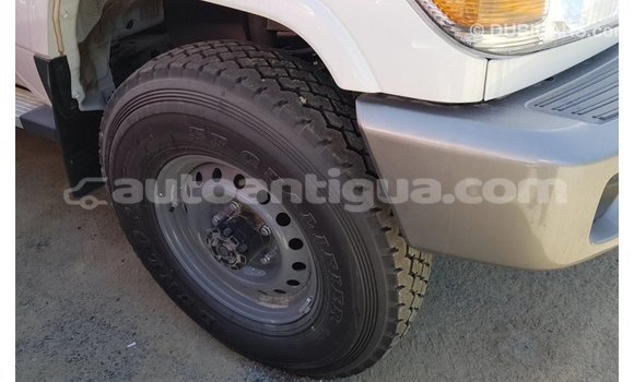Buy Import Toyota Land Cruiser White Car in Import - Dubai in Antigua Buy Import Toyota Land Cruiser White Car in Import - Dubai in Antigua