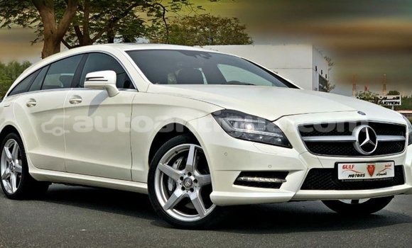 Buy Import Mercedes-Benz 190 (W201) White Car in Import - Dubai in Antigua Buy Import Mercedes-Benz 190 (W201) White Car in Import - Dubai in Antigua