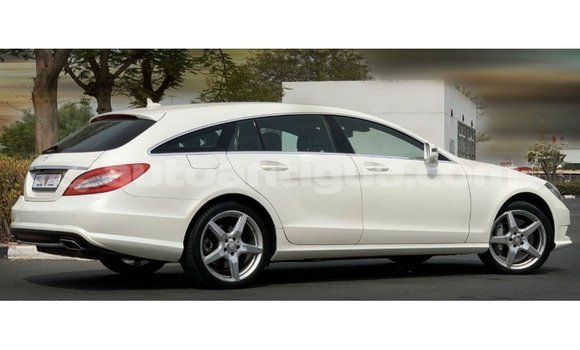 Buy Import Mercedes-Benz 190 (W201) White Car in Import - Dubai in Antigua Buy Import Mercedes-Benz 190 (W201) White Car in Import - Dubai in Antigua