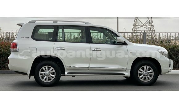 Buy Import Toyota Land Cruiser White Car in Import - Dubai in Antigua Buy Import Toyota Land Cruiser White Car in Import - Dubai in Antigua