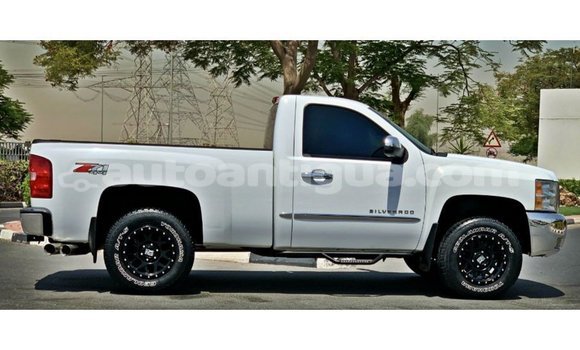 Buy Import Chevrolet Silverado White Car in Import - Dubai in Antigua Buy Import Chevrolet Silverado White Car in Import - Dubai in Antigua