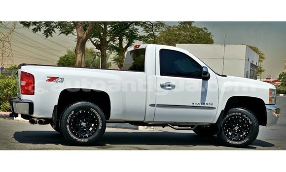 Buy Import Chevrolet Silverado White Car in Import - Dubai in Antigua Buy Import Chevrolet Silverado White Car in Import - Dubai in Antigua