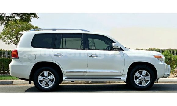 Buy Import Toyota Land Cruiser White Car in Import - Dubai in Antigua Buy Import Toyota Land Cruiser White Car in Import - Dubai in Antigua
