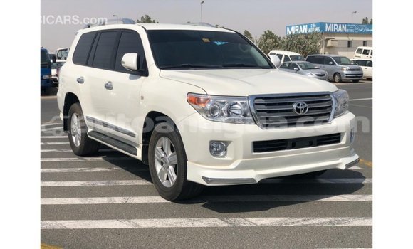 Buy Import Toyota Land Cruiser White Car in Import - Dubai in Antigua Buy Import Toyota Land Cruiser White Car in Import - Dubai in Antigua