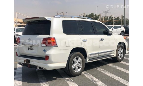 Buy Import Toyota Land Cruiser White Car in Import - Dubai in Antigua Buy Import Toyota Land Cruiser White Car in Import - Dubai in Antigua